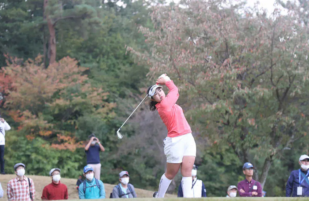 【画像・写真】年間女王見えた！山下美夢有　抜群の安定感で1差2位浮上　2日間でボギー0