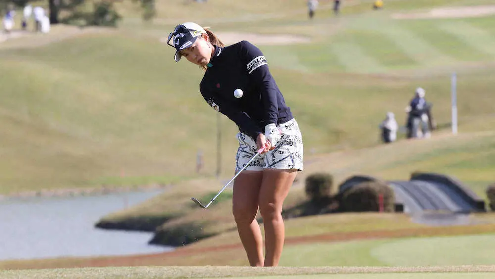 【画像・写真】上田桃子　13番を終え通算13アンダーで首位キープ