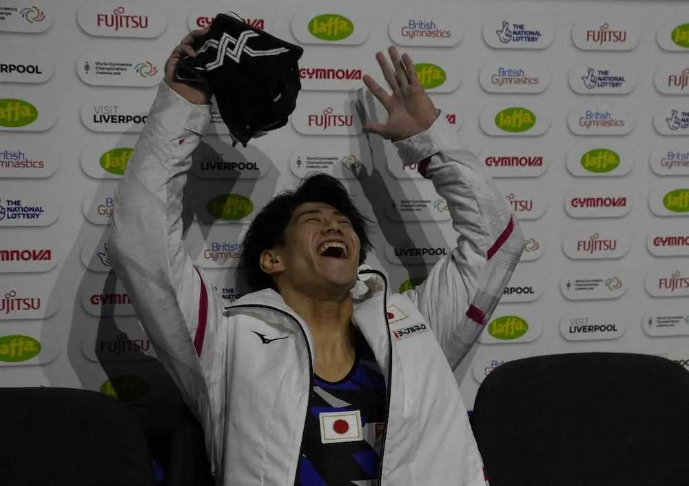 【画像・写真】体操ニッポン、またW表彰台！　種目別床で橋本大輝が銀、初出場の土井陵輔は銅メダル