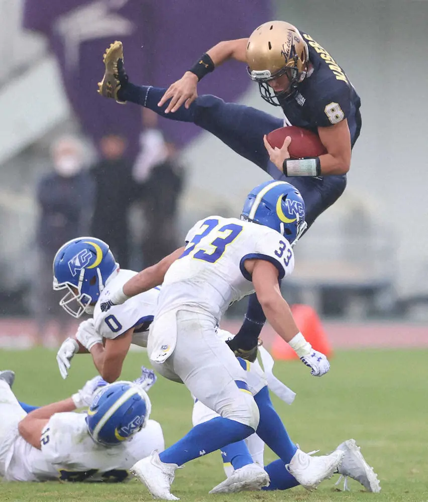 【画像・写真】アメフト関大　QB須田がインターセプトで「号泣」敗戦「いつもと違う軌道のボールを…」