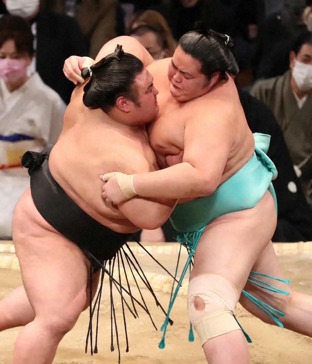 貴景勝 “大関の責任”で連勝 琴ノ若を圧倒！右差しかまわず押し切り