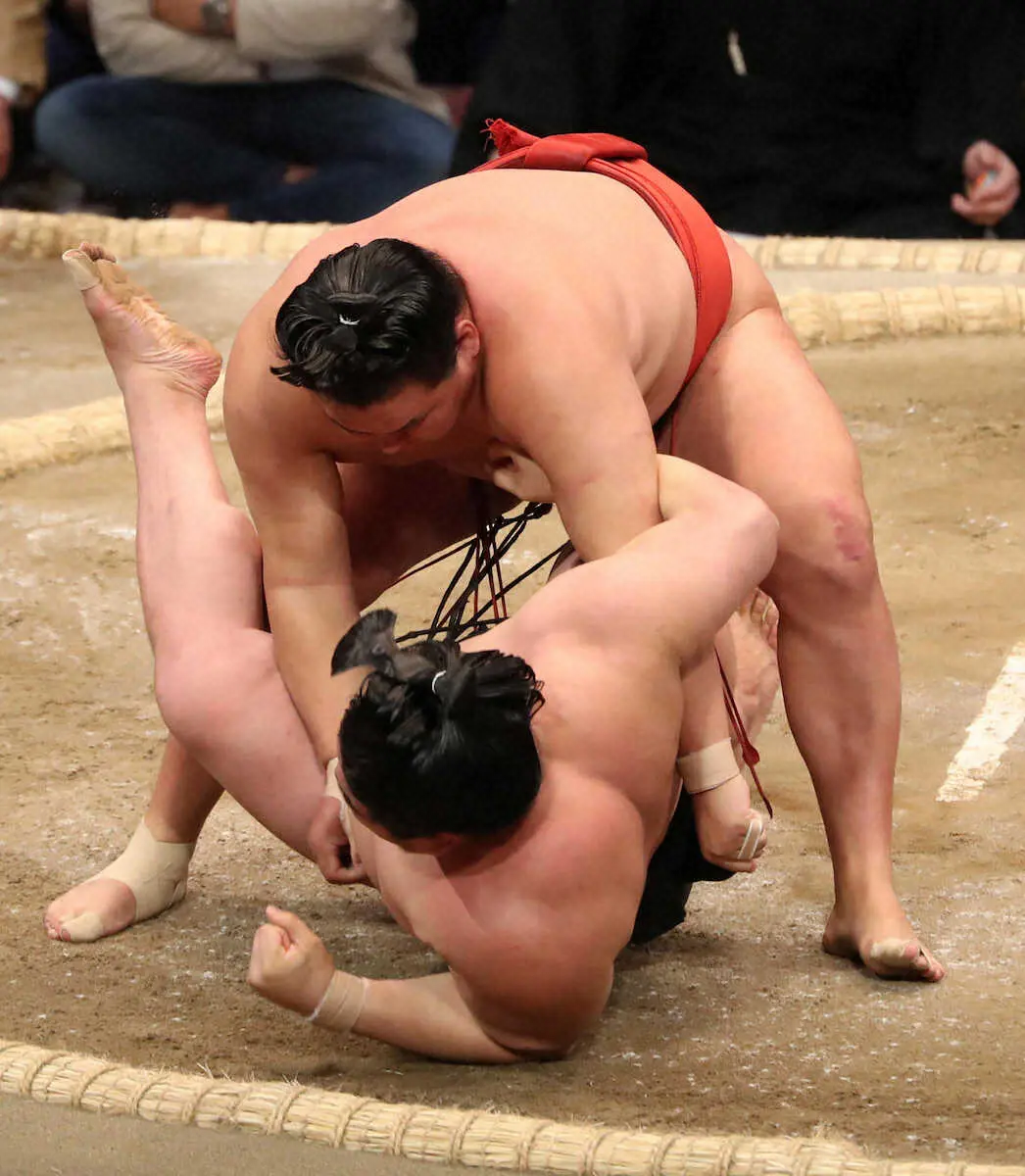 【画像・写真】大関復帰目指す御嶽海が痛い3敗目　豊昇龍ら4人が1敗守る