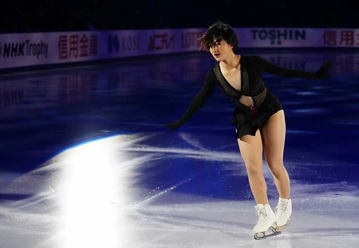 【画像・写真】坂本花織　華麗に「タンゴ・アモーレ」大人の黒まとい情熱のステップ披露　NHK杯エキシビション