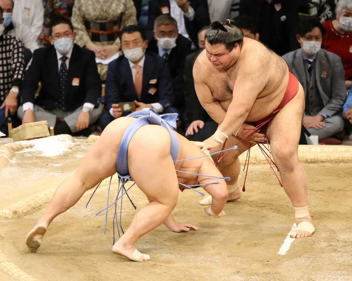 【画像・写真】関脇・御嶽海　痛恨6敗目で1場所での大関復帰ならず…　関脇・豊昇龍、平幕・王鵬が1敗死守