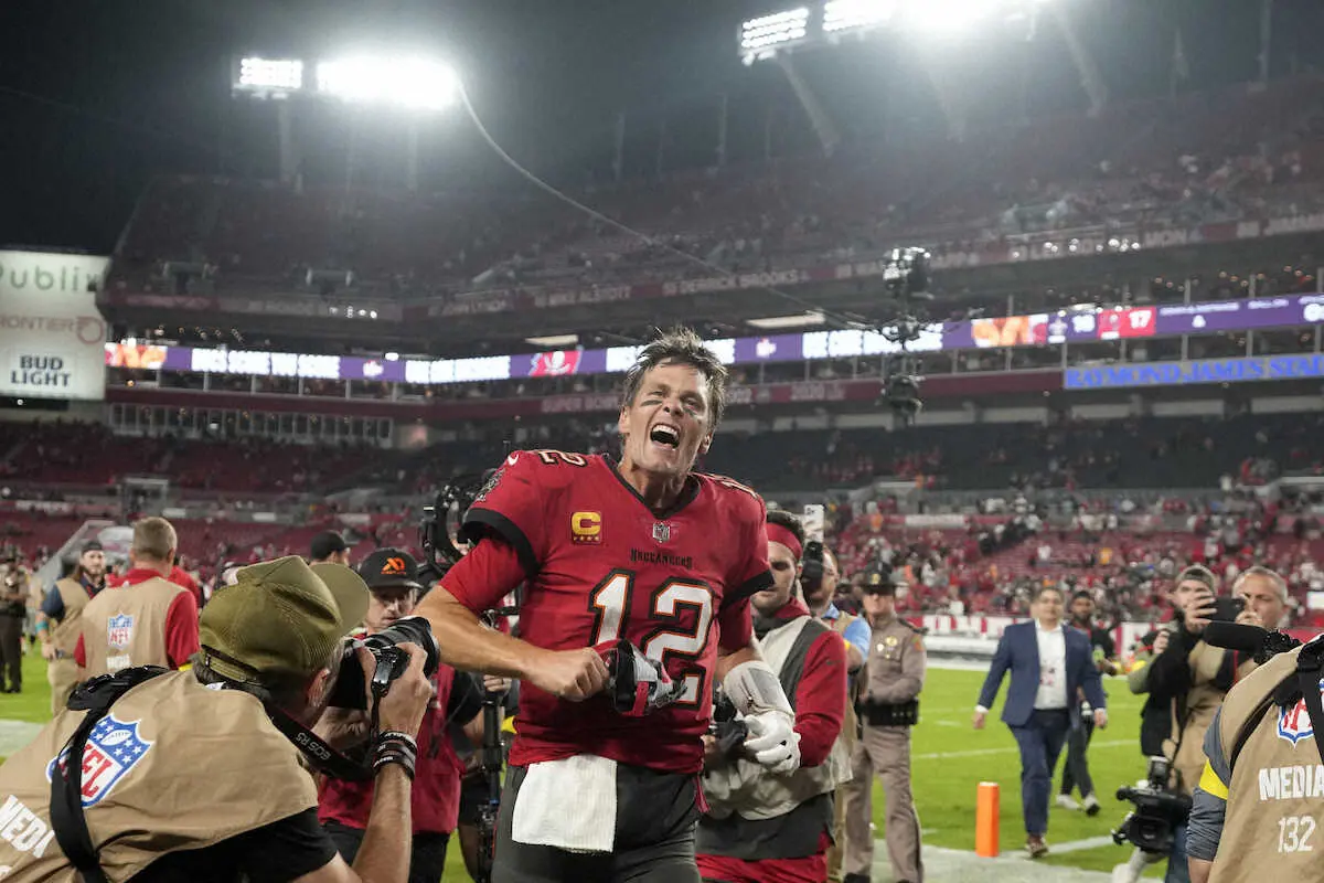 【画像・写真】ブレイディーが残り3分から圧巻の2TD　バッカニアーズが1点差で逆転勝ち