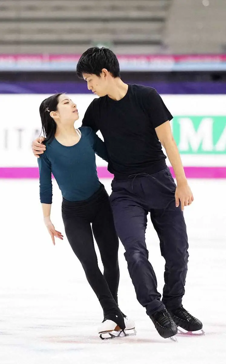 【画像・写真】“りくりゅう”に公式練習から拍手や歓声　ペア日本勢初の表彰台懸かるGPファイナルへ調整