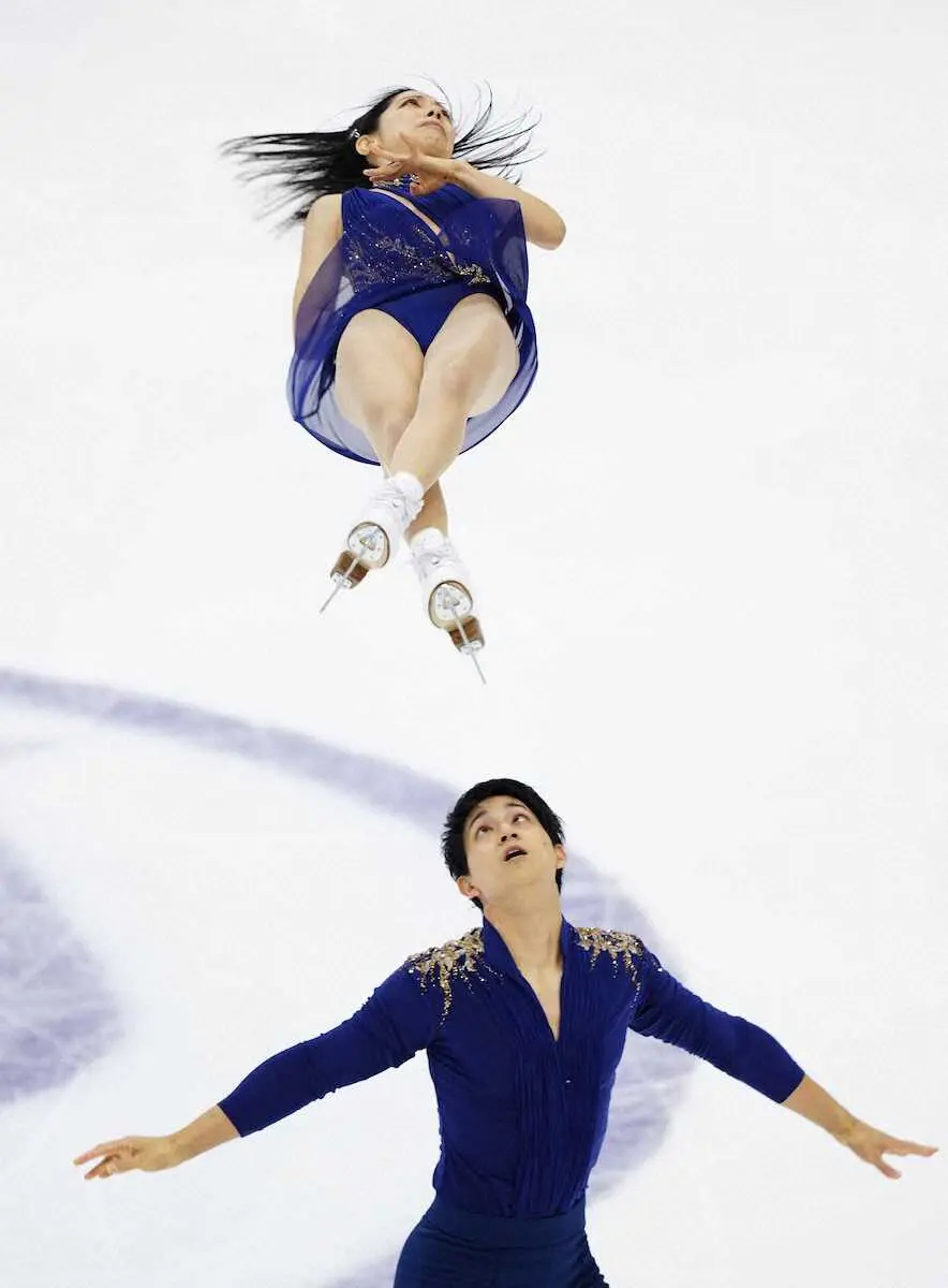 【画像・写真】＜トリノGPファイナル　ペアSP＞前の滑走ペアの高得点にも動揺せずに首位発進の三浦璃来＆木原龍一（撮影・長久保　豊）