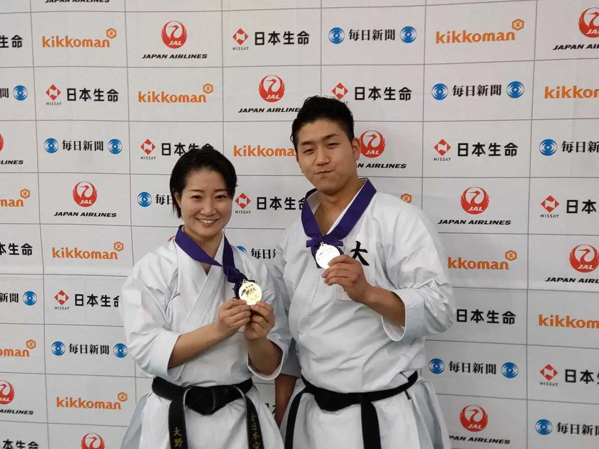 【画像・写真】初快挙　西山・大野夫妻が夫婦優勝　全日本空手道選手権