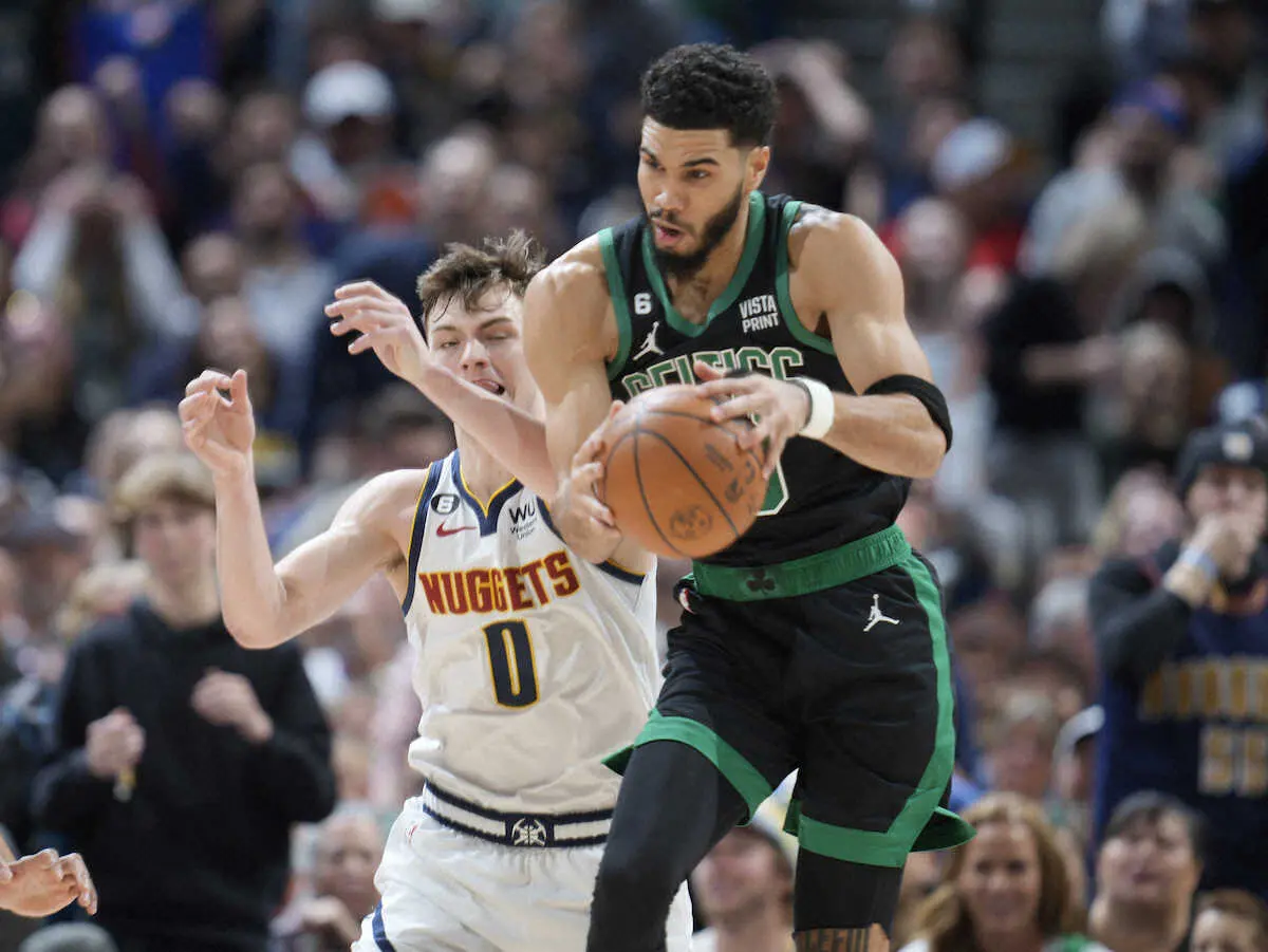 【画像・写真】東西1位同士の対決はナゲッツが勝利　ヨキッチがトリプルダブル　リングが曲がるハプニングで35分中断