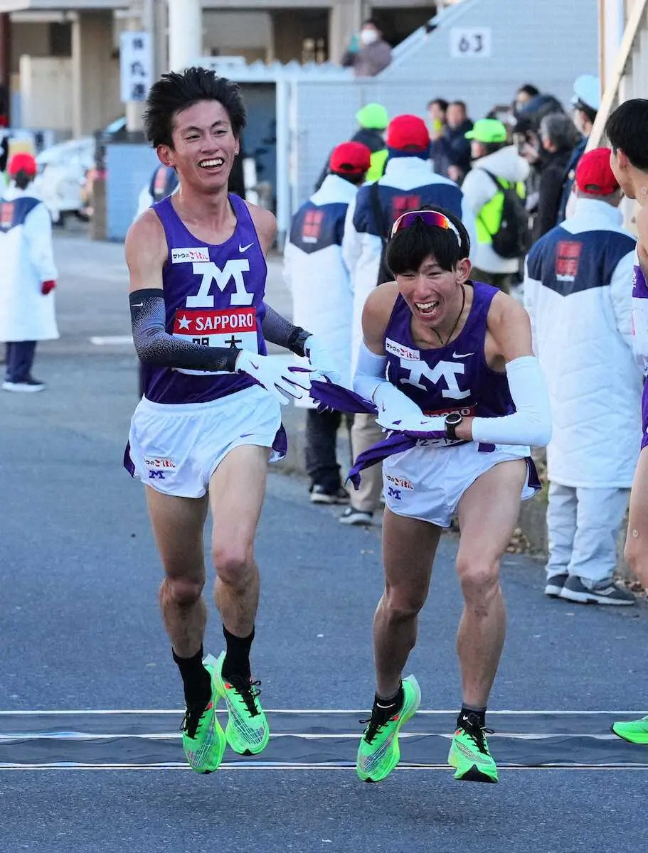 【画像・写真】【箱根駅伝1区】明大・富田が区間賞でトップリレー　残り1キロで大逆転、2位は8秒差で駒大