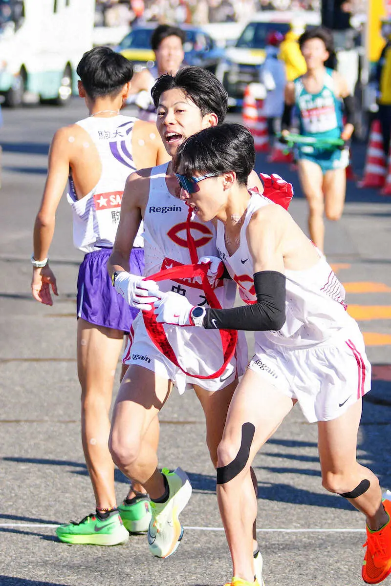 【画像・写真】【箱根駅伝3区】中大が首位キープでタスキリレー！　駒大、青学大の“2強”が追う展開