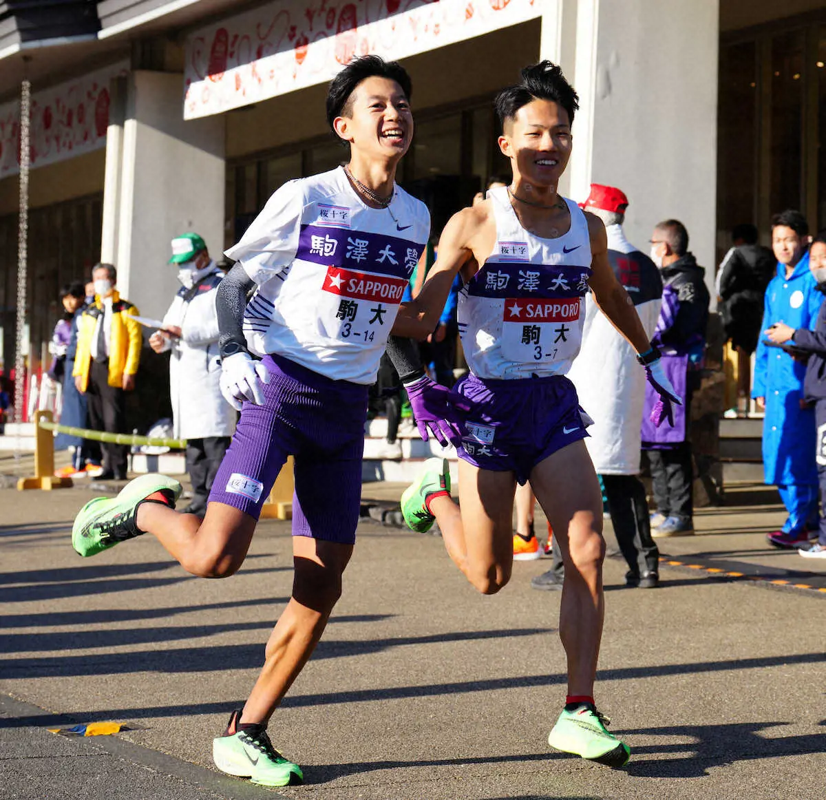 【画像・写真】【箱根駅伝6区】3冠へ駒大が首位堅持！1年・伊藤が好走　青学大は7分4秒差の7位後退