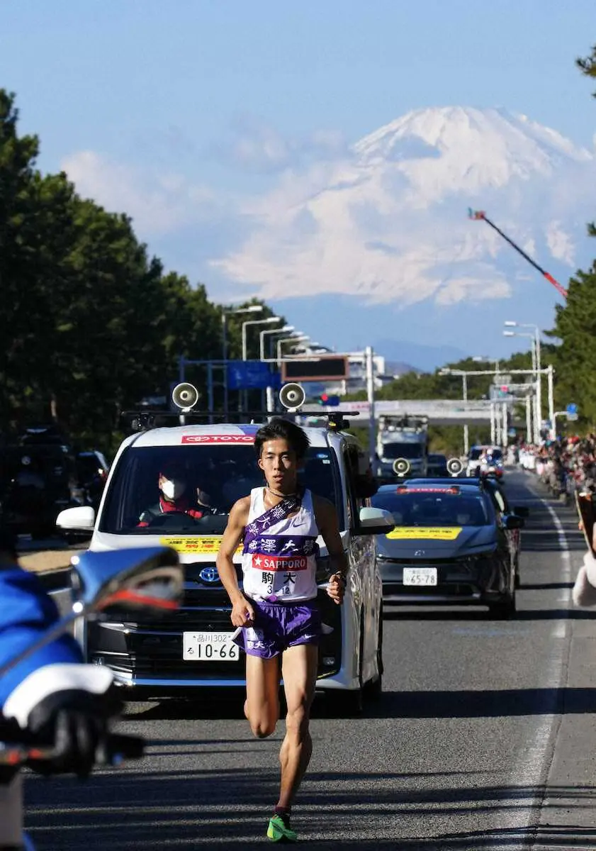 【画像・写真】【箱根駅伝8区】3冠へ駒大が首位キープ！中大が1分5秒差で続く　今大会初めて2位との差が1分超え