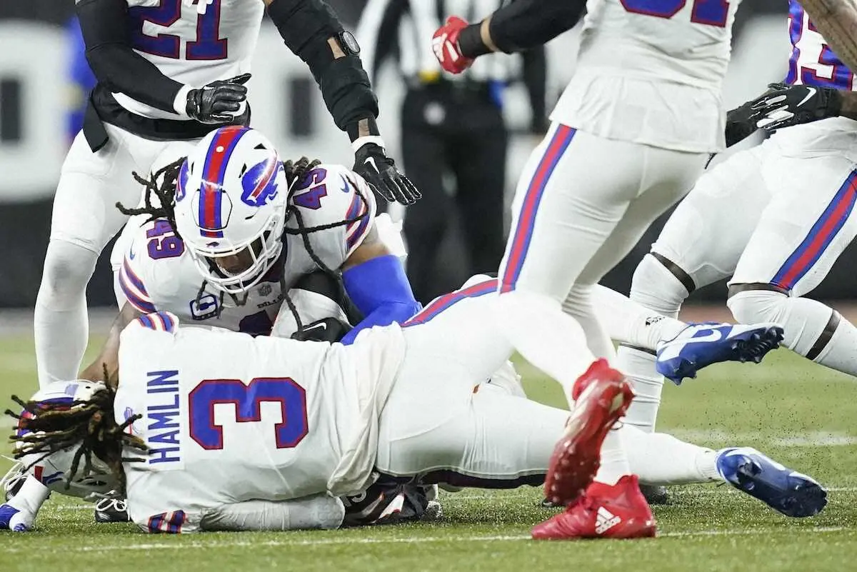 【画像・写真】ビルズのハムリンに症状改善の兆候　試合中の心肺停止から2日が経過　NFLは日程消化の方法を模索中