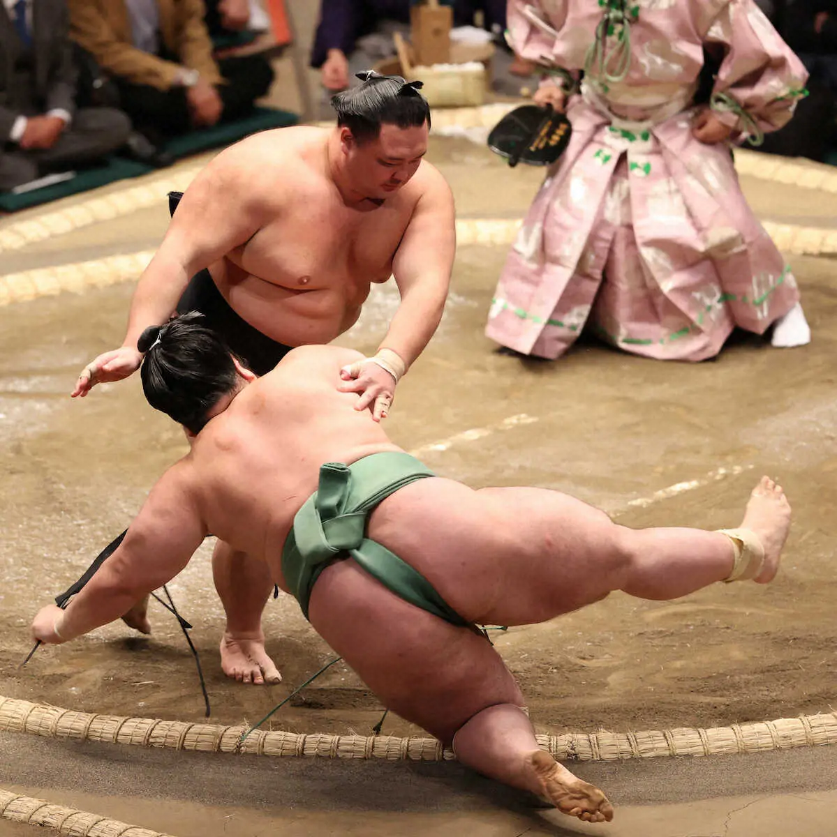 【画像・写真】朝乃山　1年8カ月ぶり関取白星　後援会からの化粧まわしで大きな拍手