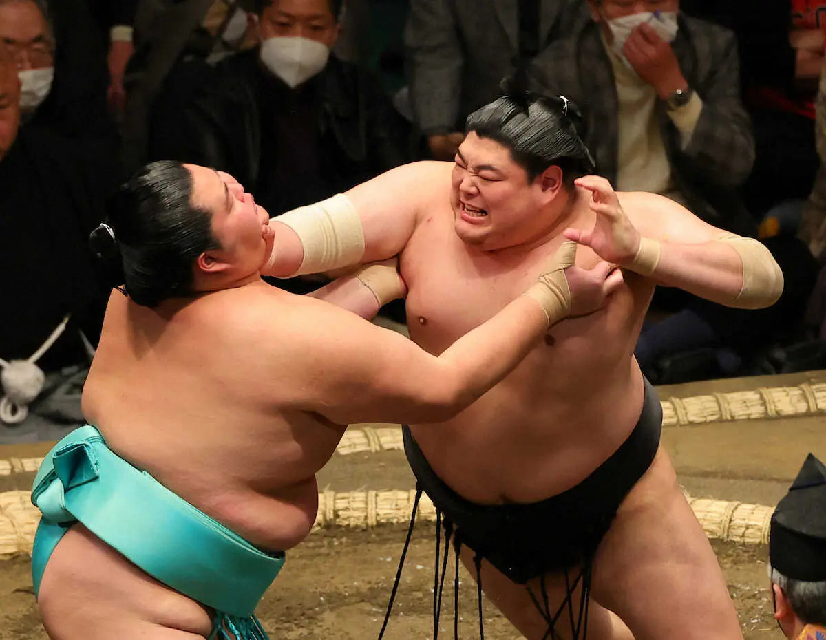 【画像・写真】阿炎　琴ノ若を一蹴！隙与えず突き出し「自分の相撲を取り切れた」