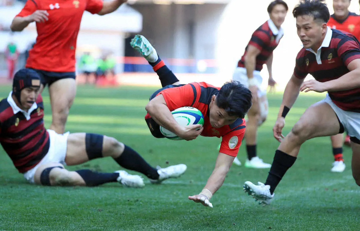 【画像・写真】帝京大・高本幹　大学No.1司令塔の気迫!顔に裂傷も2トライ「1年間積み上げられた」