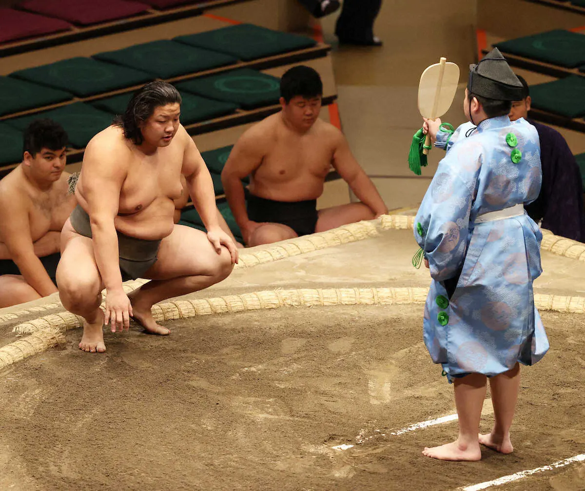 【画像・写真】【前相撲】朝白龍が聖富士を寄り切って堂々の2連勝「緊張感はありました」土俵下には師匠の姿も