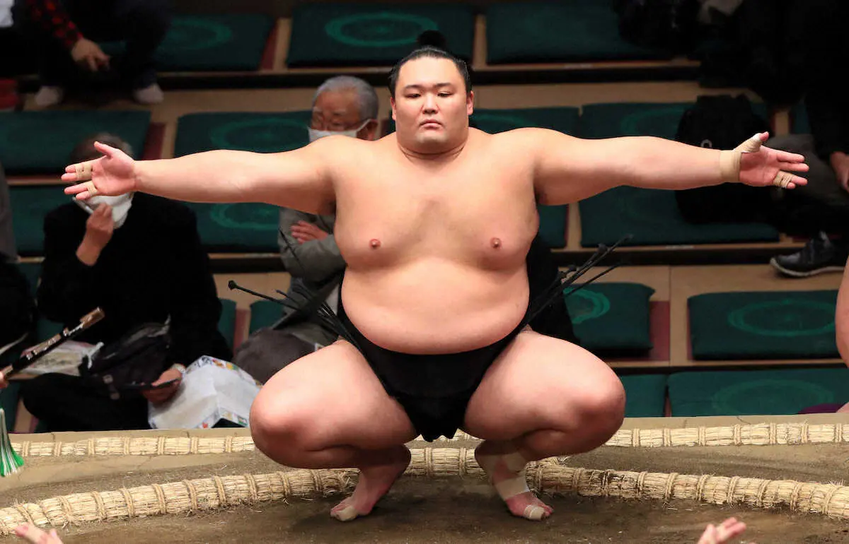 【画像・写真】朝乃山が4連勝　十両の勝ちっぱなしは2人！宮城野親方の言葉「全勝優勝して」に力水