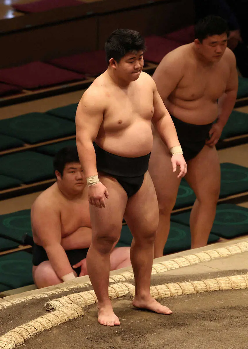 【画像・写真】【前相撲】甲山親方の長男・齋藤が豪ノ湖との埼玉栄対決制す　右四つがっぷり47秒の大熱戦