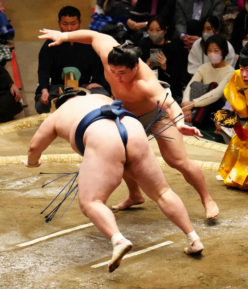 【画像・写真】一人大関・貴景勝が意地！阿炎倒して全勝消えた　琴勝峰と碧山もともに敗れて初黒星