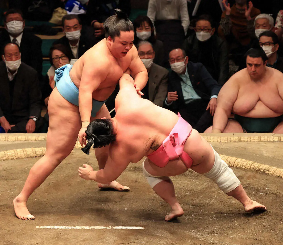【画像・写真】貴景勝単独首位キープ！　阿武咲「三本木農高対決」制し8勝目　琴勝峰も5場所ぶりの勝ち越しで1差追走