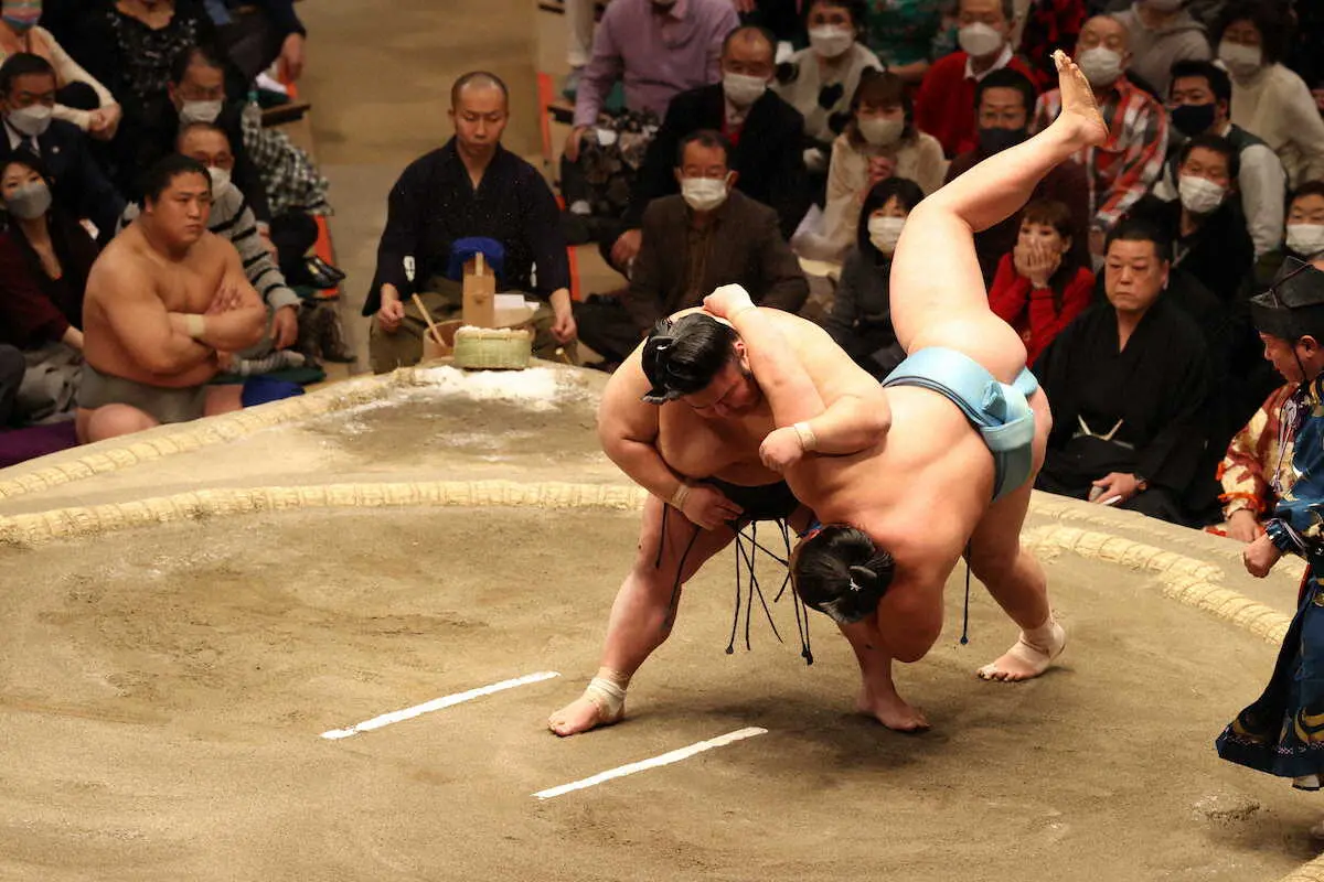 【画像・写真】貴景勝　後輩・琴勝峰との相星決戦制し3度目V!平幕連続V記録止め一人大関の意地見せた