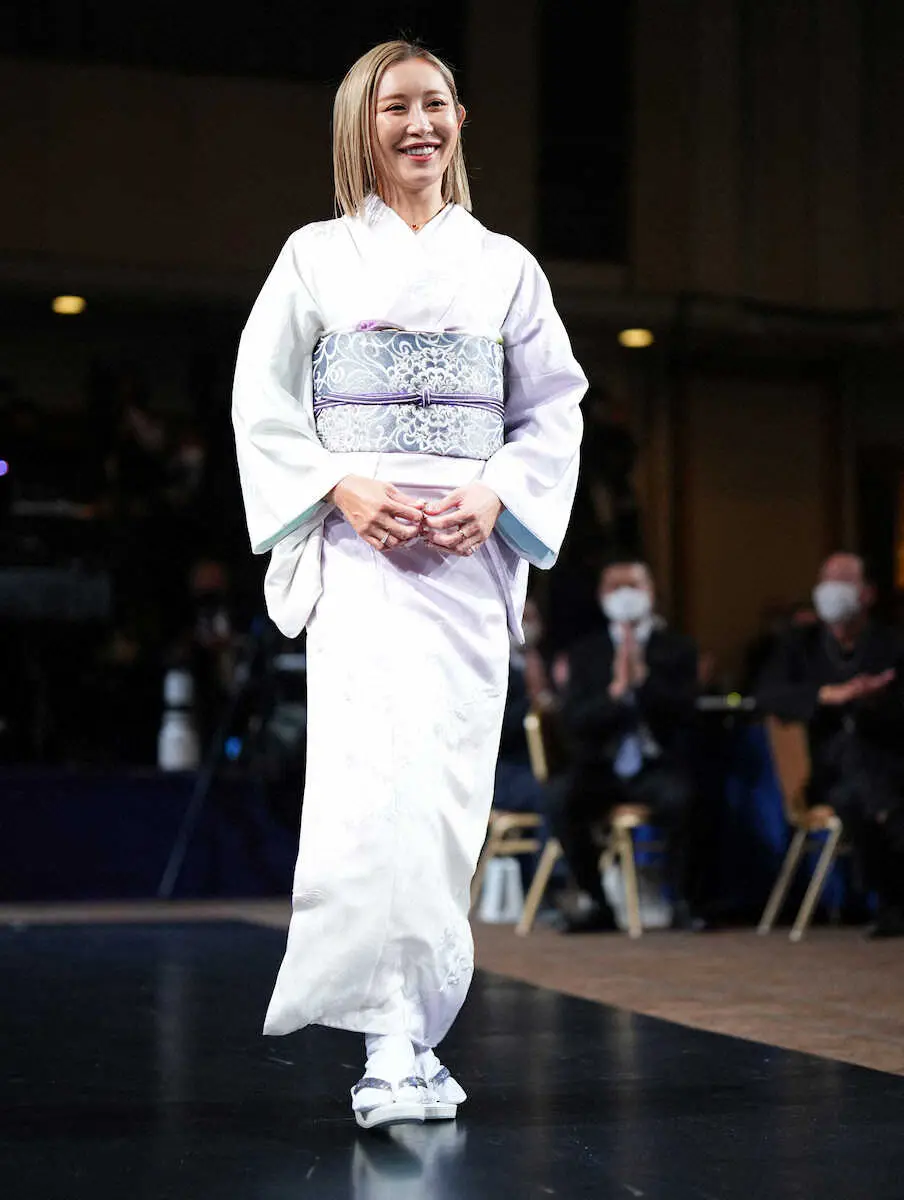 【画像・写真】着物でアワードに参加した金田久美子