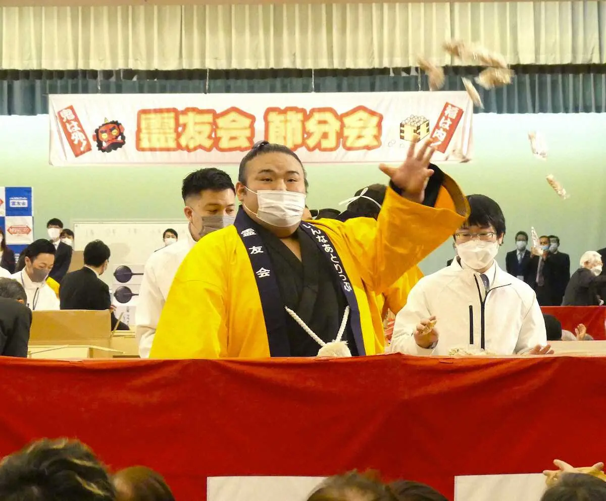 【画像・写真】貴景勝「目標を達成できるように」綱獲りへ願い込め豆まき　参拝客から「おめでとう！」「横綱！」の声