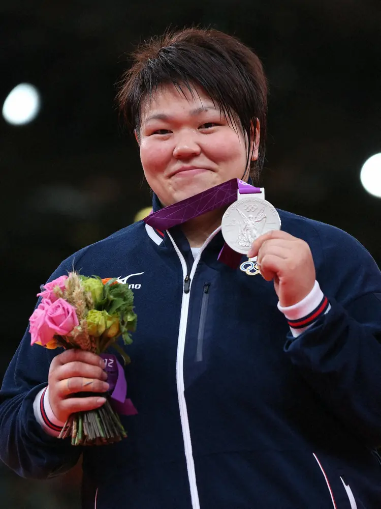 2012年ロンドン五輪、五輪初出場で銀メダル獲得し、笑顔を見せる杉本美香さん