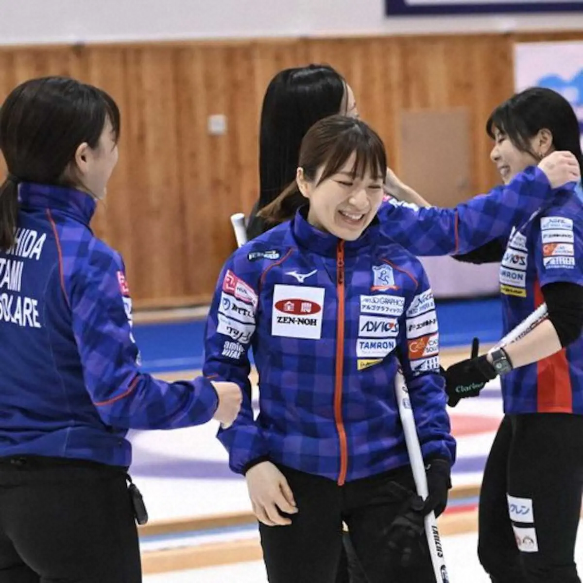 【画像・写真】ロコ・ソラーレ、コミュニケーション武器に連覇　鈴木「お話得意なんで」そのワケは…　