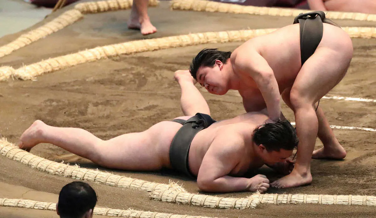 【画像・写真】甲山親方の長男・若碇が2連勝　敗れた元高校横綱の豪ノ湖「栄の同級生には負けたくない」
