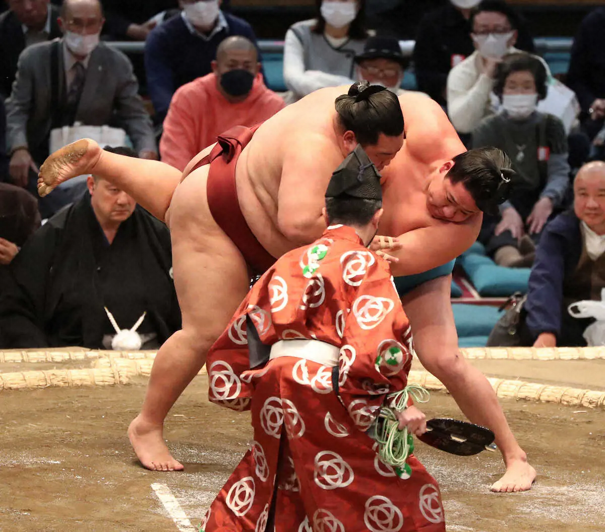 【画像・写真】新十両・玉正鳳が徳勝龍を破って3連勝「体は動いてます」元気いっぱいの30歳が絶好調