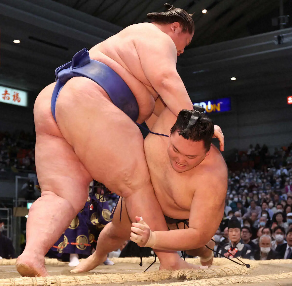【画像・写真】逸ノ城　幕内優勝経験者対決　朝乃山破り無敗　「目の前の一番に集中して、自分の相撲を取りたかった」