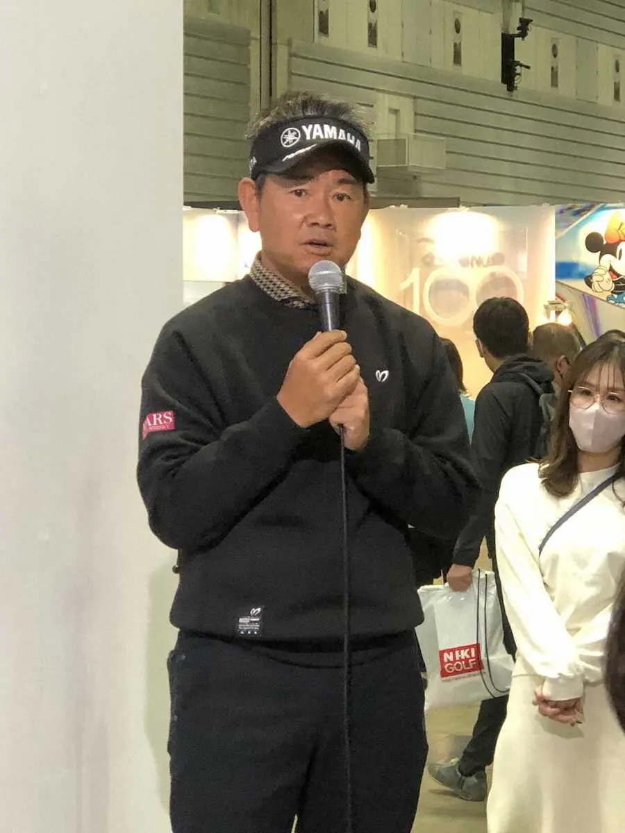 【画像・写真】ファンを前に話す藤田寛之（撮影・福永稔彦）