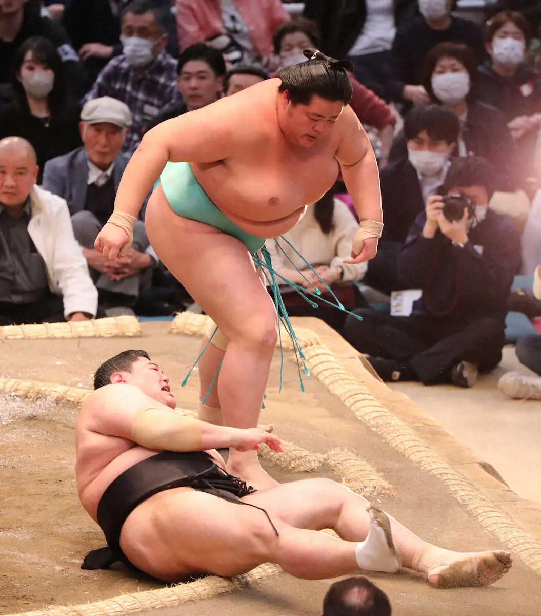 【画像・写真】琴ノ若　1年ぶり10日目での給金直し　阿炎を押し倒し「2ケタ以上勝ちたい」