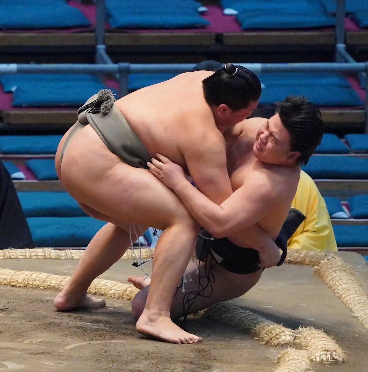 【画像・写真】序ノ口・朝白龍が若碇をつり落としで退けV王手　拓大出身の実力者「高校生には負けられない」