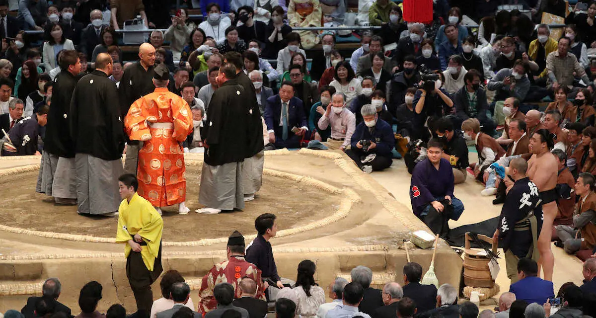 【画像・写真】霧馬山、逆転初優勝！本割、決定戦で大栄翔を連破　陸奥部屋に初賜杯　新関脇では史上4人目