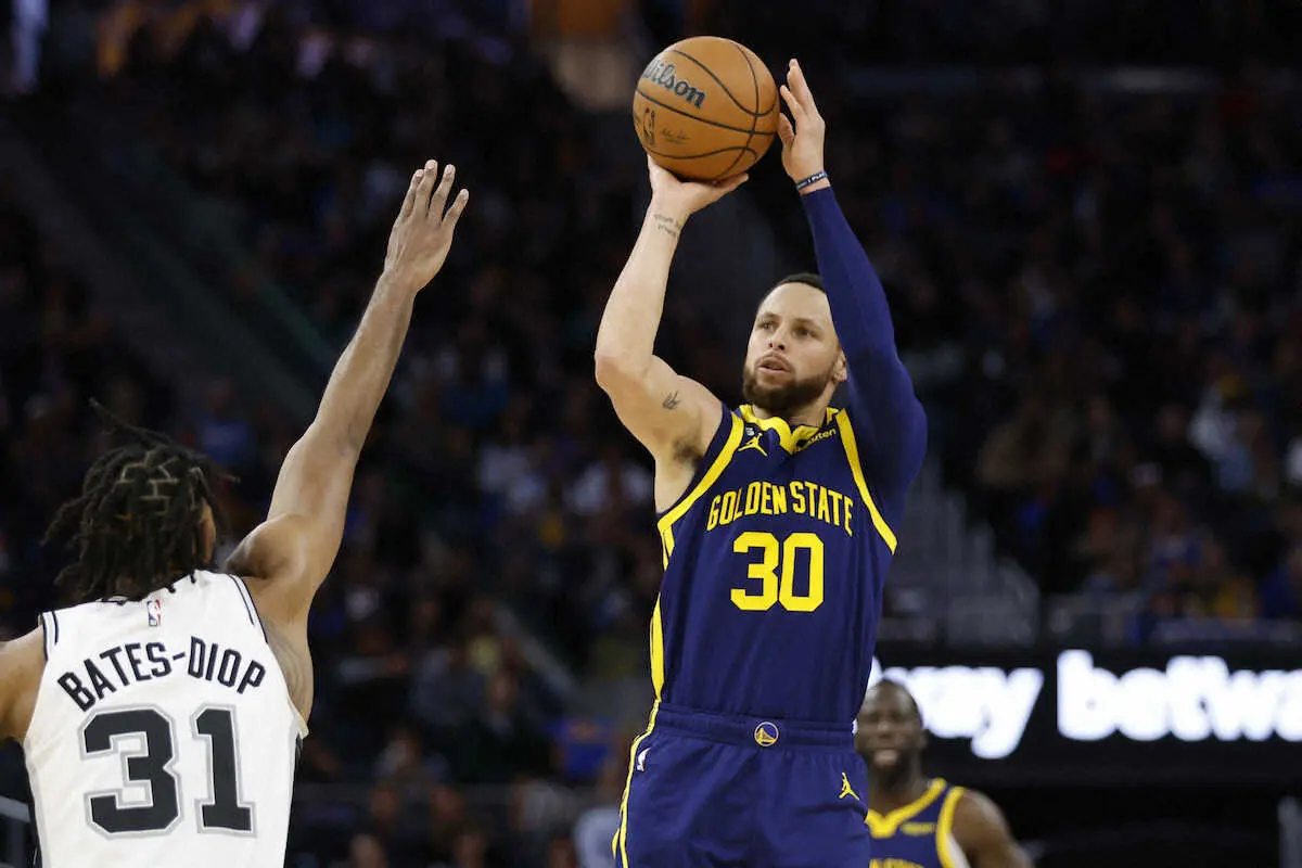 【画像・写真】西6位のウォリアーズが快勝　同一シーズンで3人が3Pを200本以上成功　NBAでは史上2チーム目