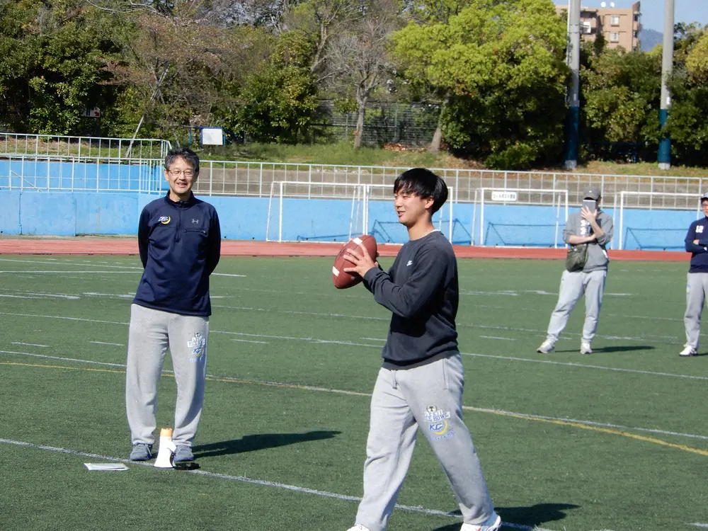 【画像・写真】アメフトの伝道師が集結した　関学大レジェンドQB14名が現役のためにクリニック開催