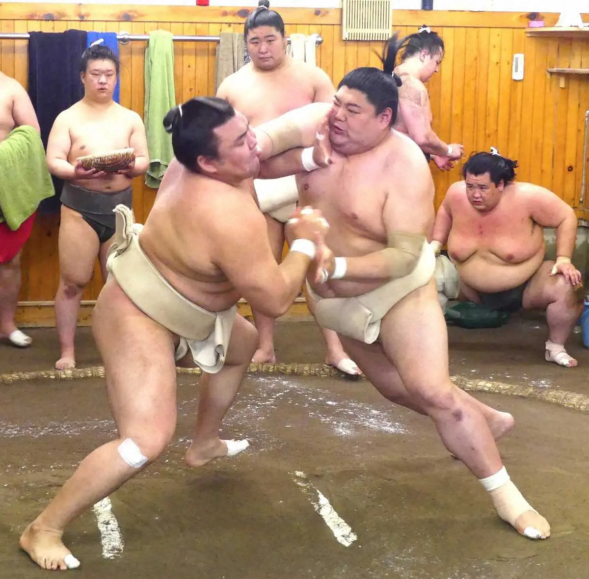 【画像・写真】阿炎「三役に囲まれて稽古できるのは幸せ」霧馬山、若元春とのハイレベルな申し合いに充実感