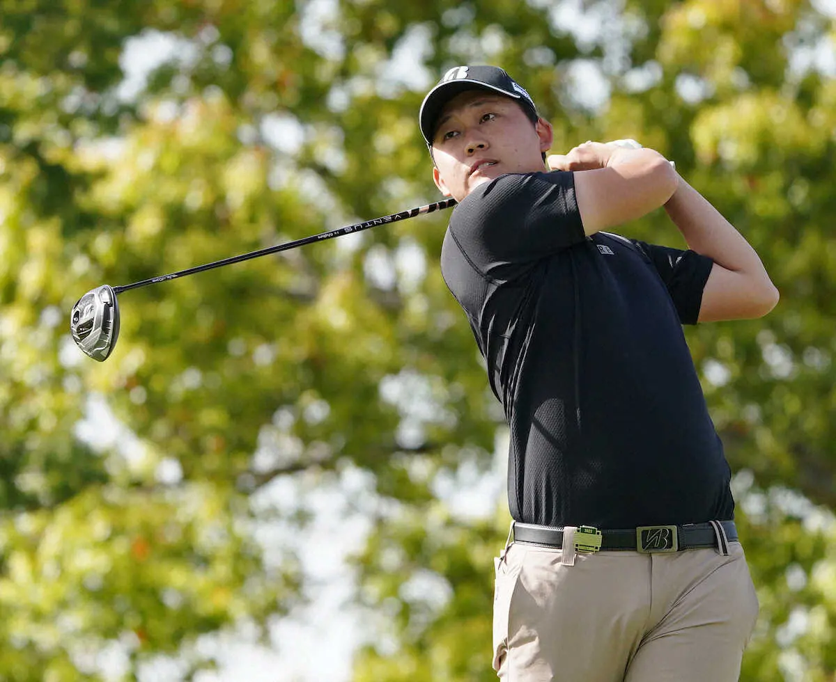 【画像・写真】1番、ティーショットを放つ宇喜多飛翔（撮影・井垣　忠夫）