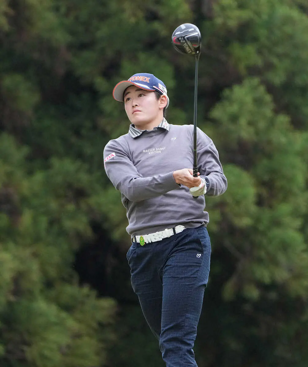 【画像・写真】初V狙う岩井明愛が1打差2位で最終日へ「みなさんを驚かせるプレーをしたい」