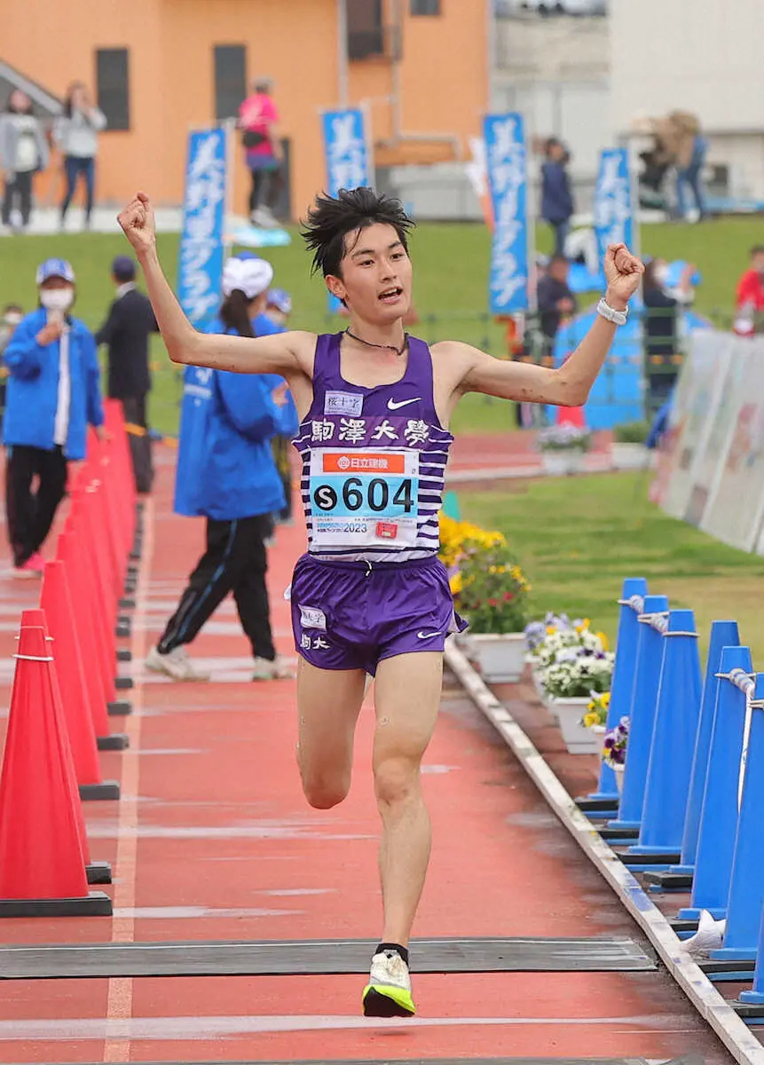【画像・写真】男子10マイルの部は駒大の赤津V「3冠チームの看板背負って走った」かすみがうらマラソン