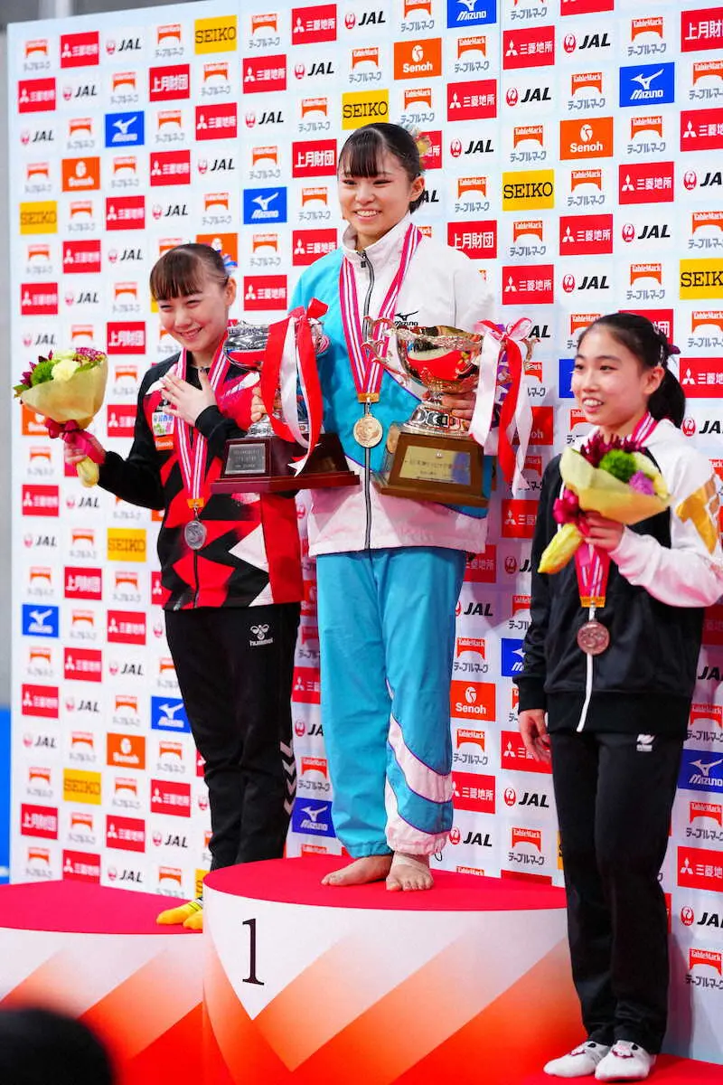 【画像・写真】18歳・渡部葉月が初の全日本女王「あまり実感がない」2位に宮田、3位に15歳・岸