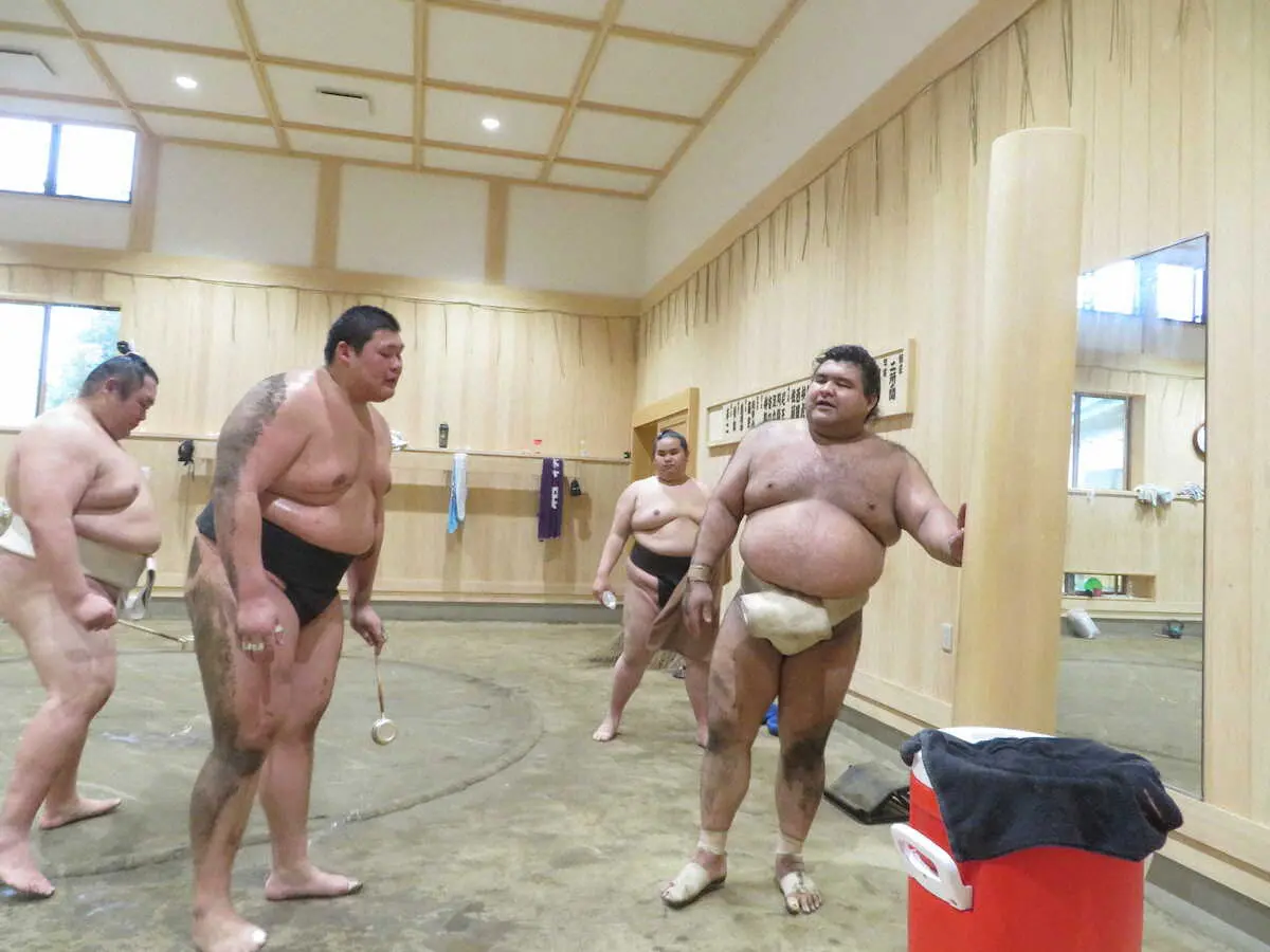 【画像・写真】高安、出稽古で中村泰輝と22番 大器の“圧”を受けまくり「ガンガンきますから。いいですね」と評価