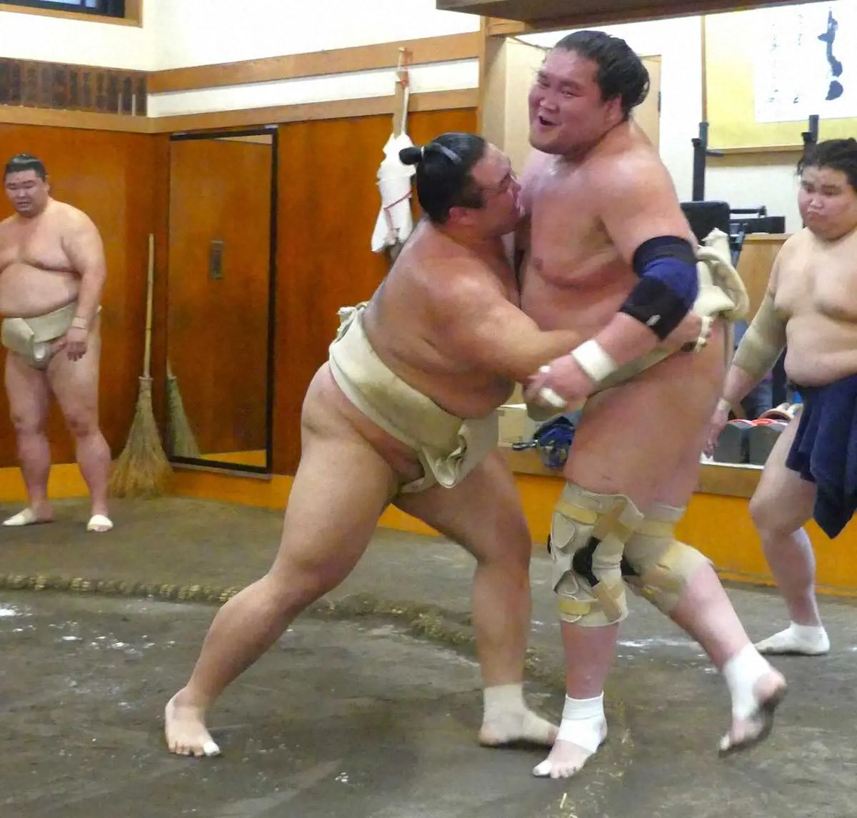 【画像・写真】朝乃山が照ノ富士に指名され2勝4敗　巡業で教わった右四つの技術を試すも「まだまだ勉強不足」