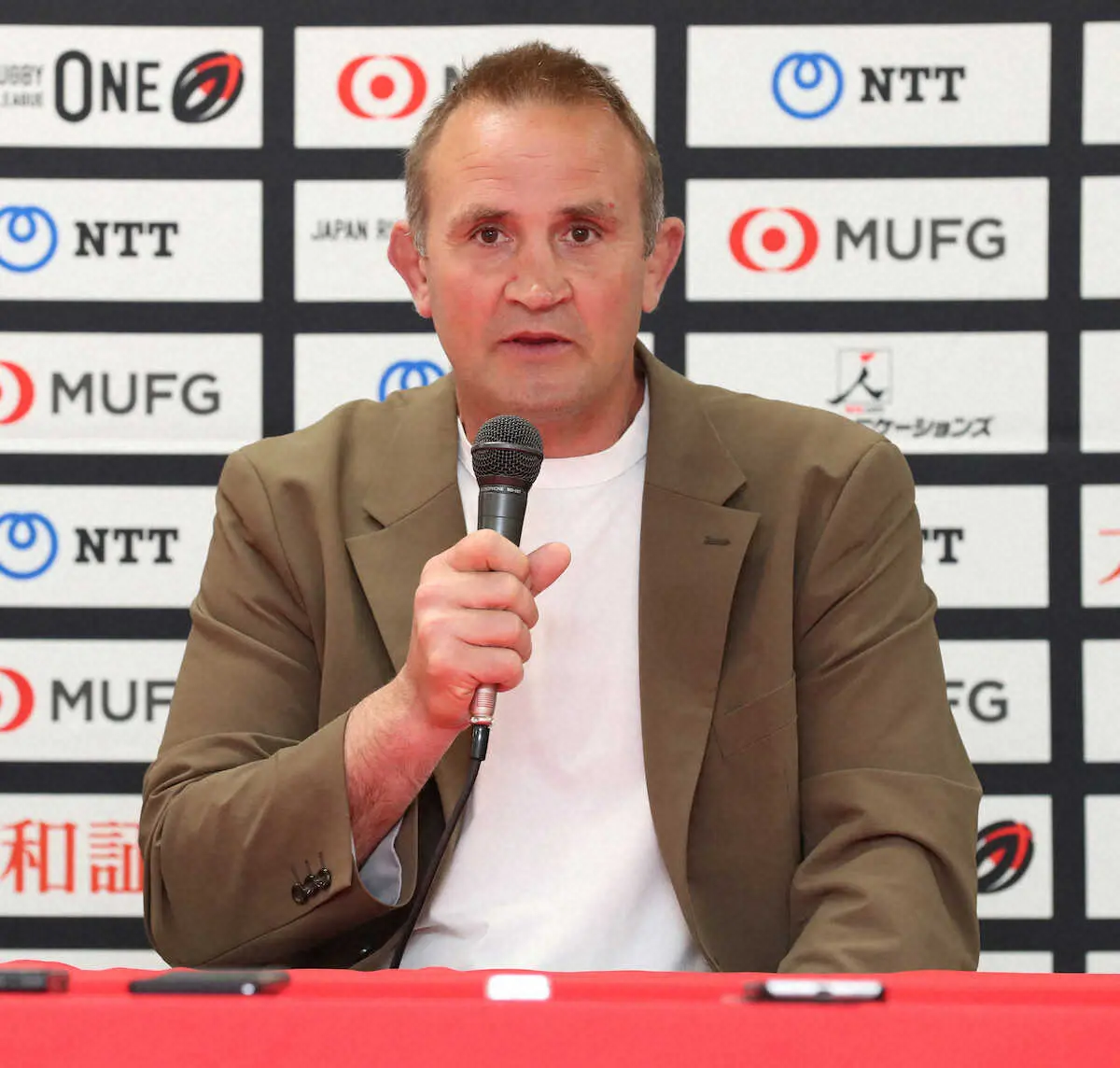 【画像・写真】神戸のニコラス・ホルテンヘッドコーチ