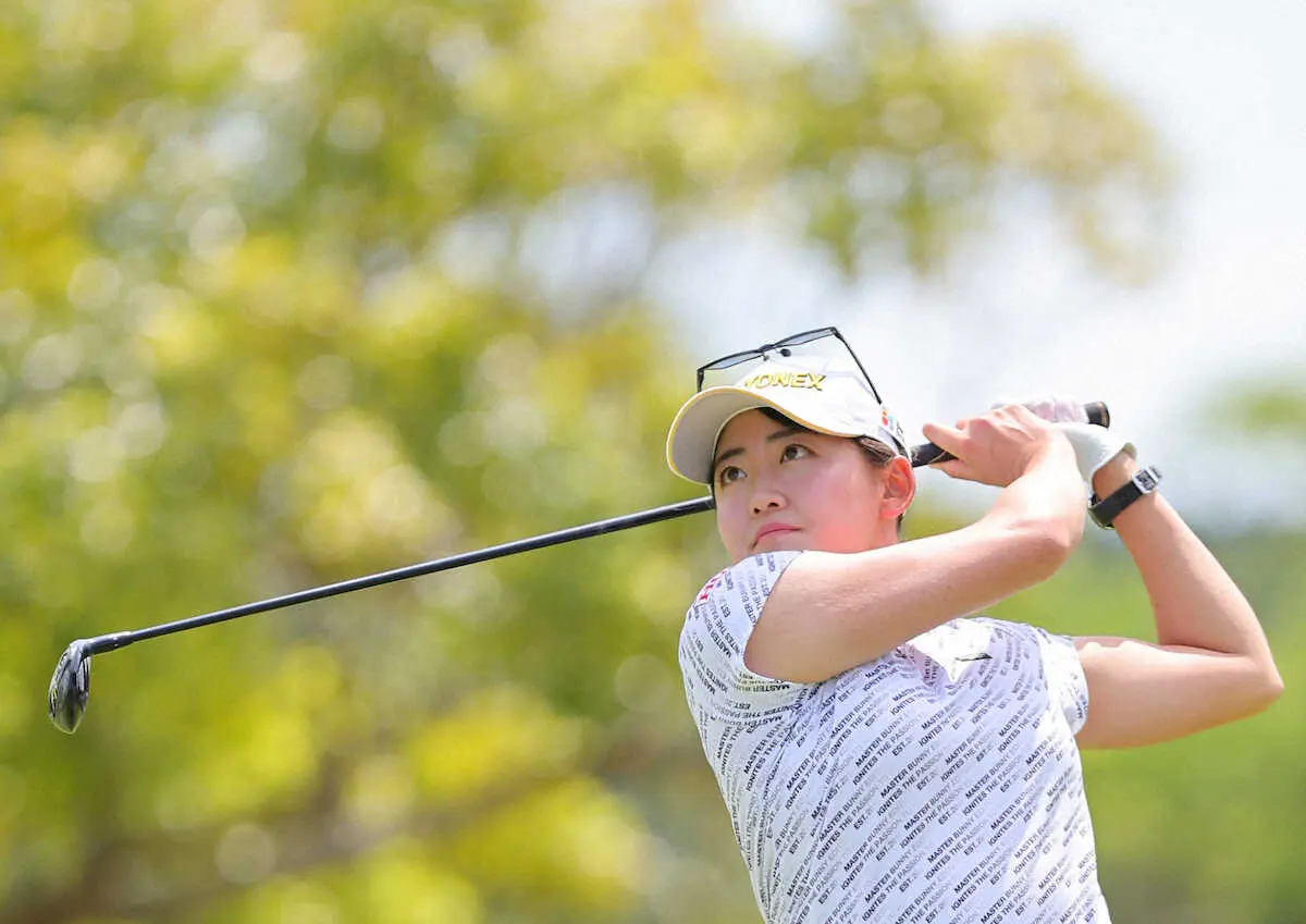 【画像・写真】岩井ツインズ妹・千怜　池ポチャバーディー　18番第2打痛恨も「完璧」4打目ミラクルカップイン