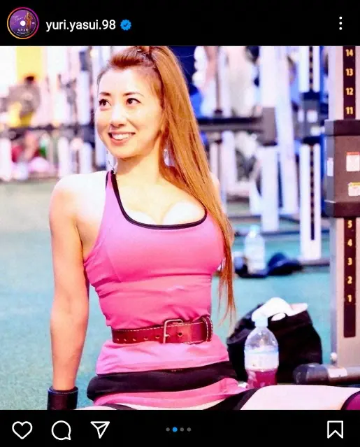 【画像・写真】ビキニフィットネス・安井友梨　ピンクウエアのトレーニング姿公開に「雌豹」「素敵です」「キレイ」